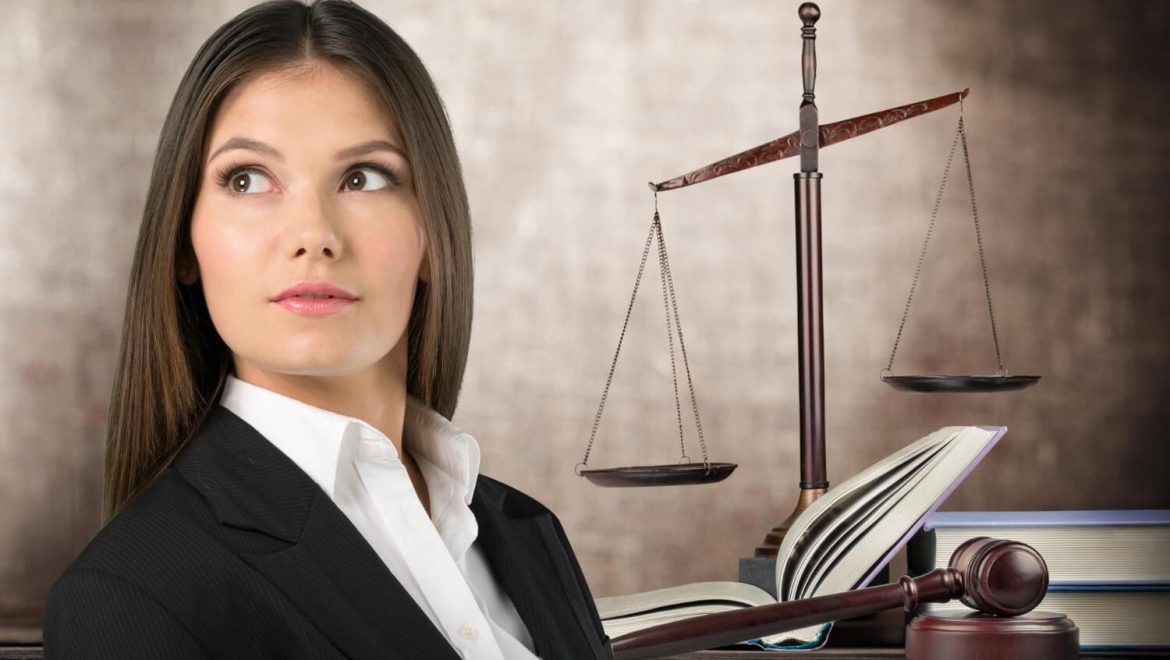 איך מומלץ לבחור עורכת דין בנזיקין – טיפים שכדאי לקרוא